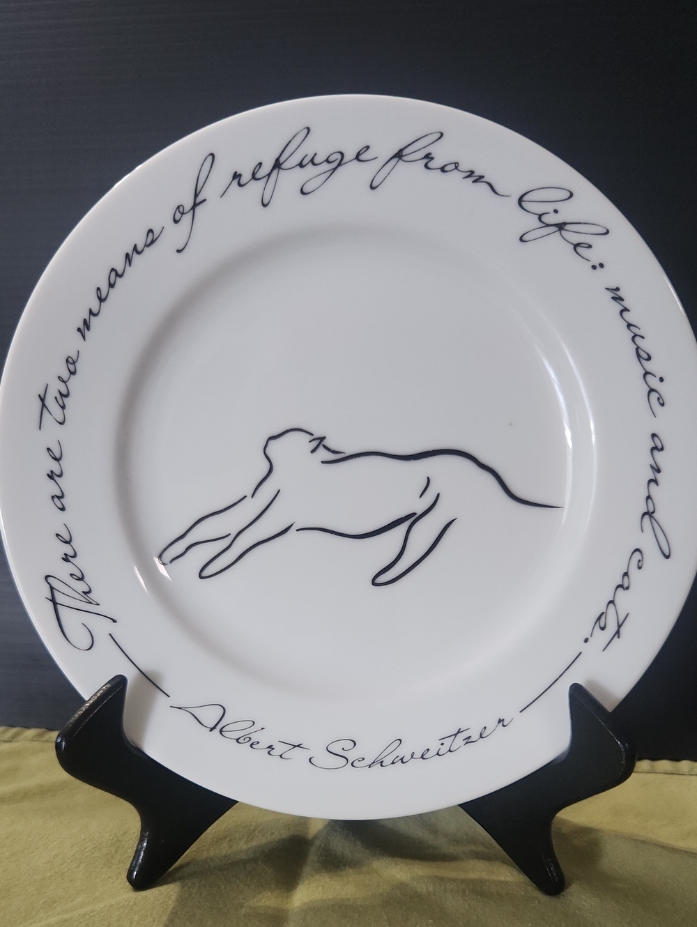 Minou salad cat plate.